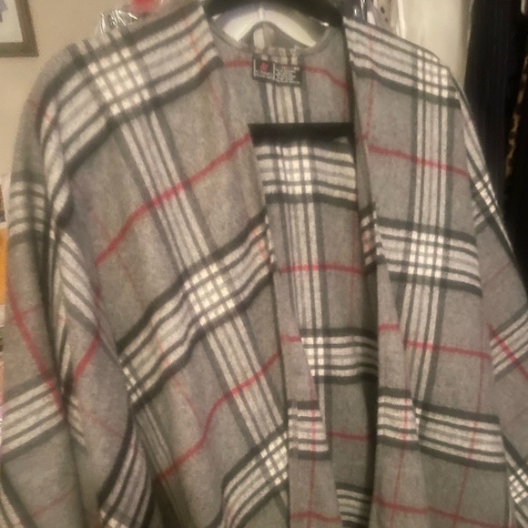 V. FRAAS Cashmink Gray and Red Plaid Large Cozy-Core, Soft Wrap Shawl - Picture 9 of 11
